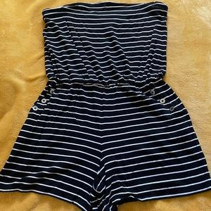 🖤🤍 WHBM black and white strapless romper